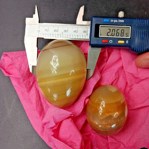 PAIR of Polished Banded Onyx Stone Egg or Paperweights 2.8in And 2in Healing - Picture 7 of 11
